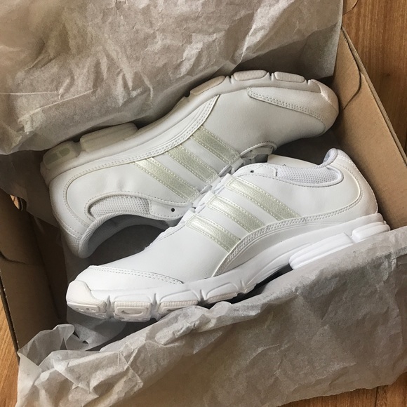 🆕 adidas Tennis Shoes size 8 - Picture 5 of 7